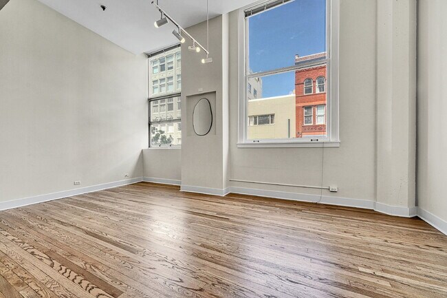 Building Photo - $1,550.00, 1 bed1 bath Updated Condo located in the heart of Denver