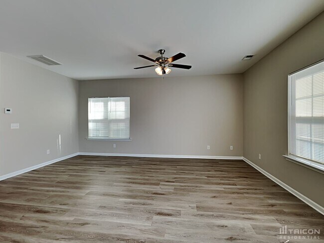 Building Photo - 469 Eastfair Dr