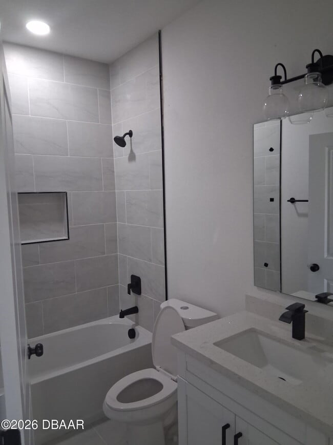 Building Photo - 1621 Illinois St