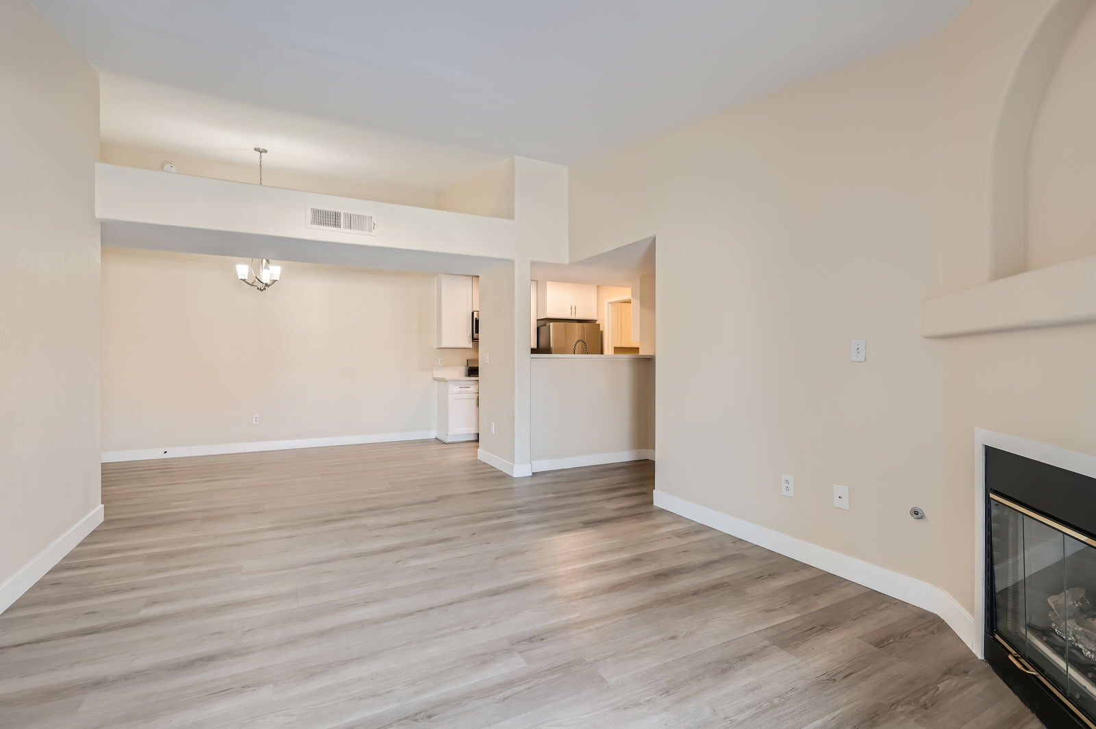 Building Photo - 950 Seven Hills Dr