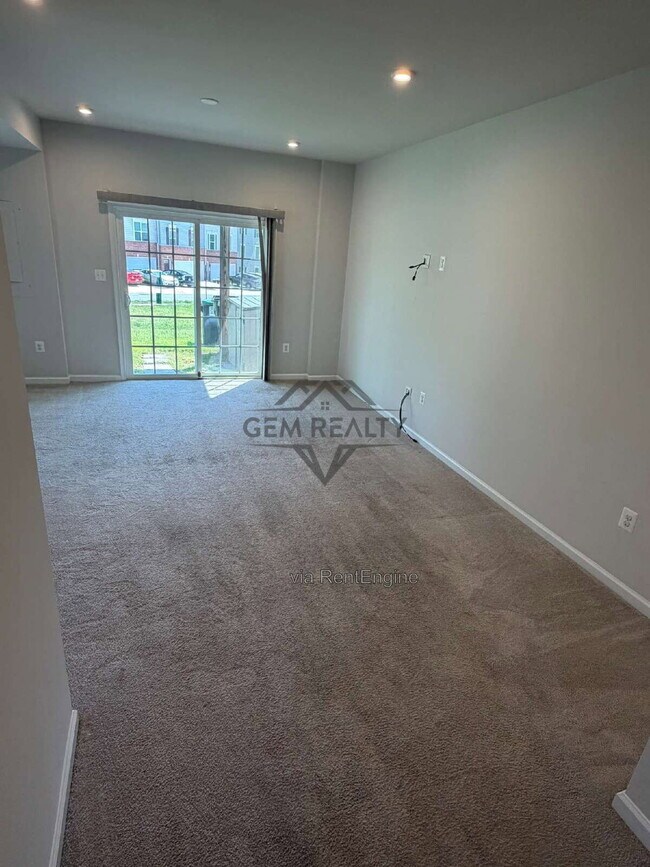 Building Photo - 501 Rolling Valley Dr