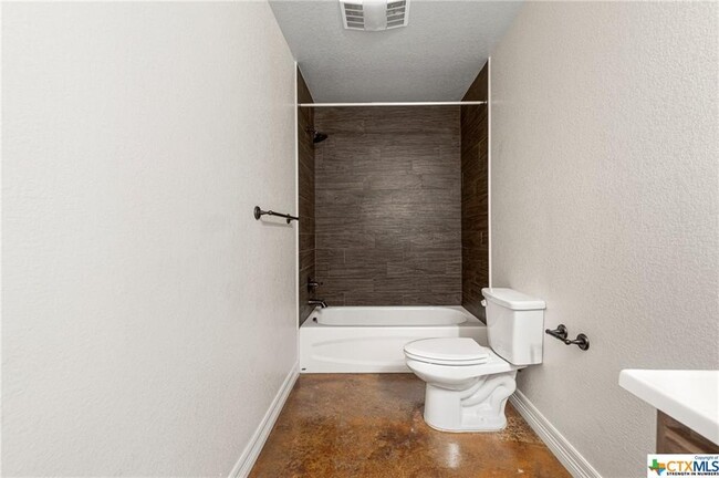 Building Photo - 2807 Terrace Dr