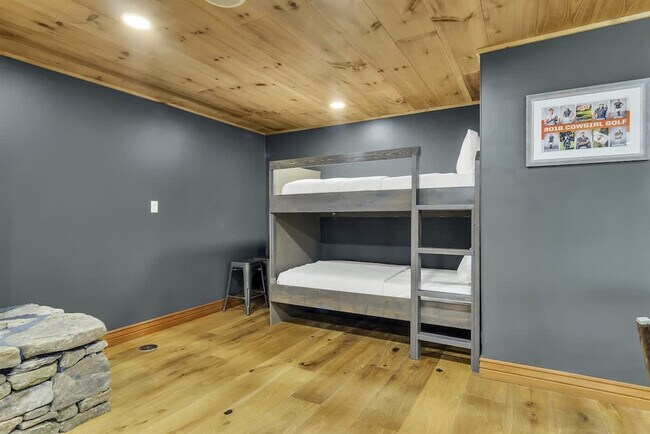 Building Photo - 1774 State Hwy UU