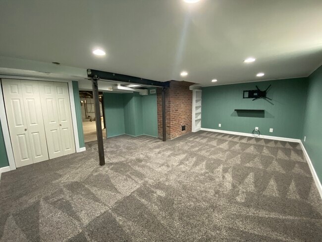 Building Photo - 97 Edgebrook Rd