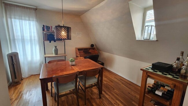 Building Photo - 1870 E 12th St