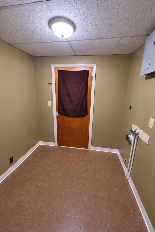 Building Photo - 1701 Broadway