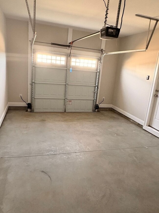 Building Photo - 112 Alva Ct