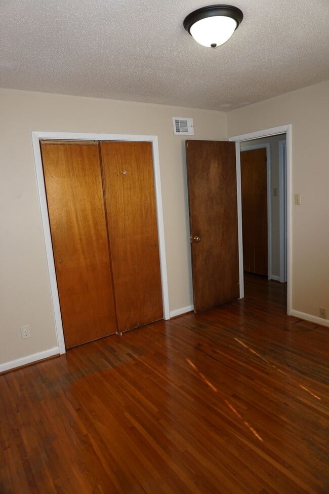 Building Photo - 77 Somerset Dr