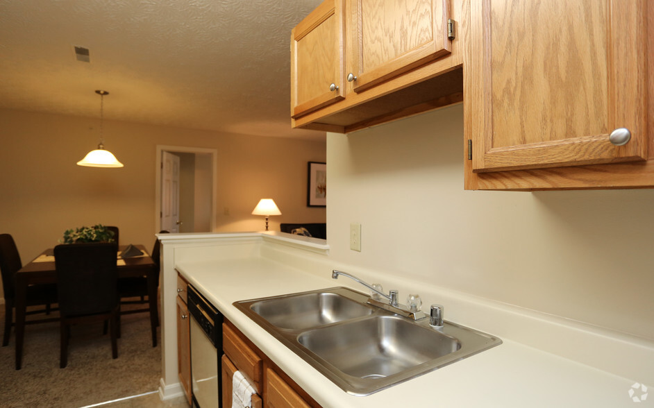 Kitchen - Grandview Summit Apartments