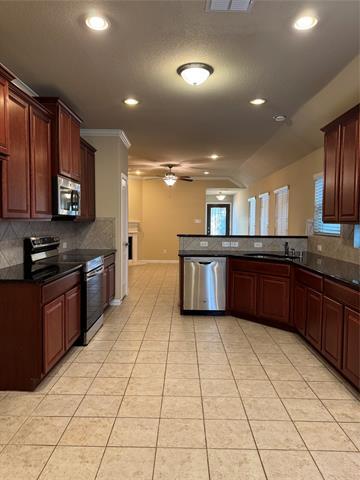 Building Photo - 15917 Alvarado Dr