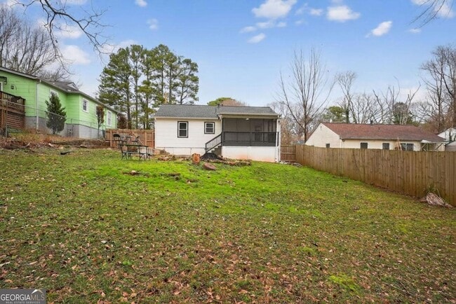 Building Photo - 871 Hargis St SE