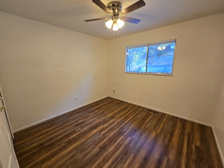 Building Photo - 47 Newport Cir