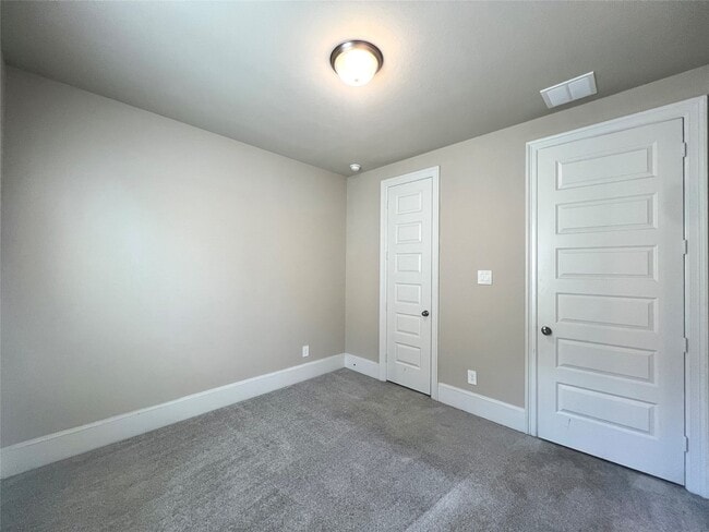 Building Photo - 15815 Sunlit Falls Dr