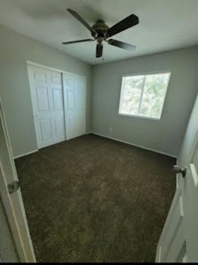 Building Photo - Charming 2BR Duplex in Surprise