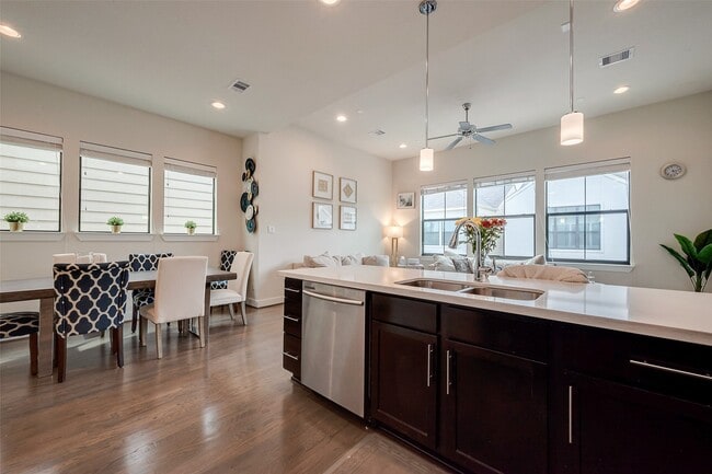 Building Photo - 3904 Tulane Oak Dr