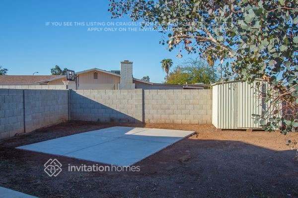 Building Photo - 1216 W Halstead Dr