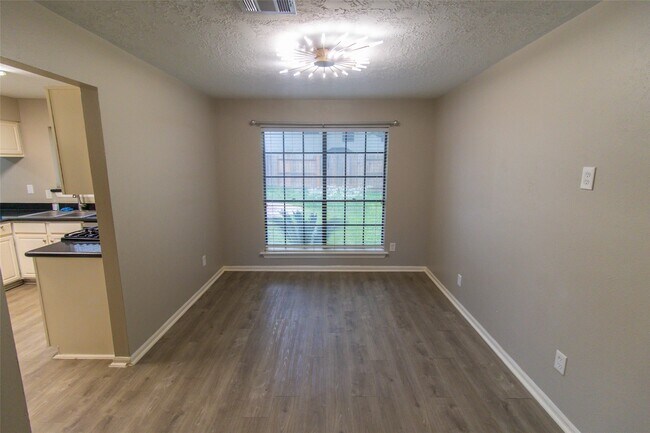 Building Photo - 3322 Whispering Way Dr