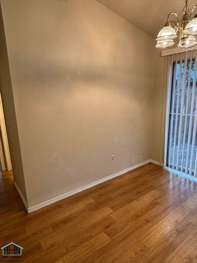 Building Photo - Cute & Cozy Duplex Nestled in a Prime Loca...