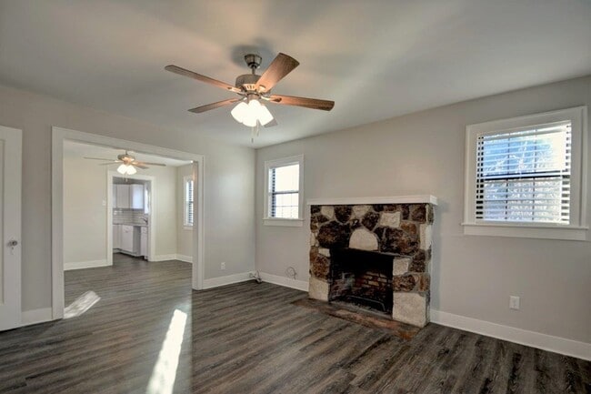 Building Photo - 1707-B Main St