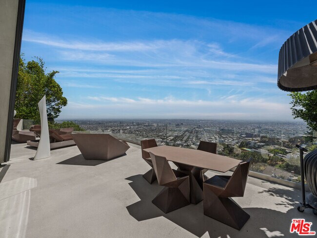 Building Photo - 8460 Cole Crest Dr
