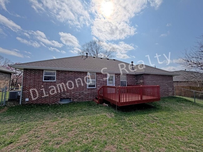 Building Photo - Beautiful 3 Bedroom Home with Shop Located in Southwest Springfield