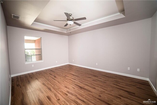 Building Photo - 7 7th St