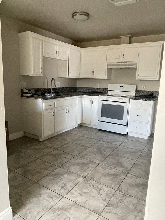 Building Photo - 265 Hudson Dr