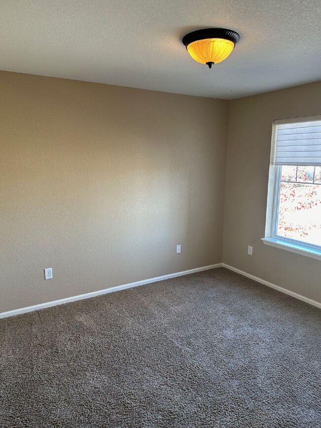 Building Photo - "Spacious 5-Bedroom Home in Thornton with ...