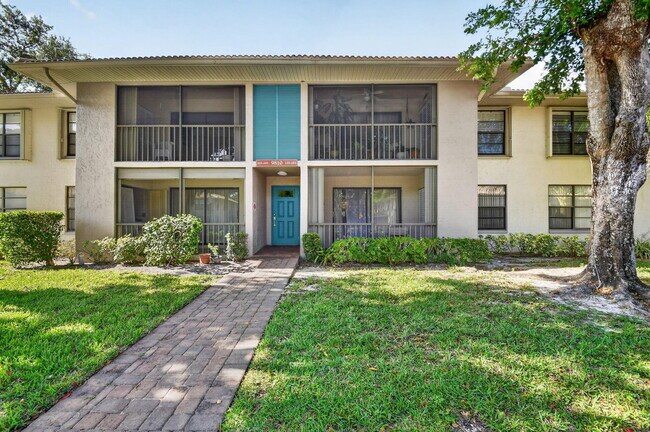 Building Photo - 9810 Pineapple Tree Dr