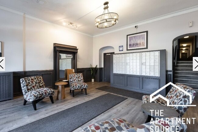 Building Photo - 739 W Belmont Ave