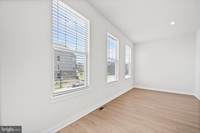 Building Photo - 1051 Venifena Terrace SE