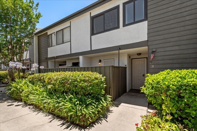 Building Photo - Updated Porter Ranch Townhome with Scenic ...