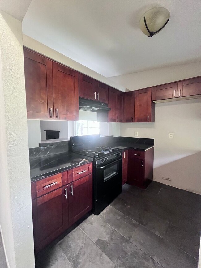 Building Photo - Colton Home in Cooley Ranch w/ Gardener Included