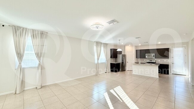 Building Photo - 17421 W Daley Ln