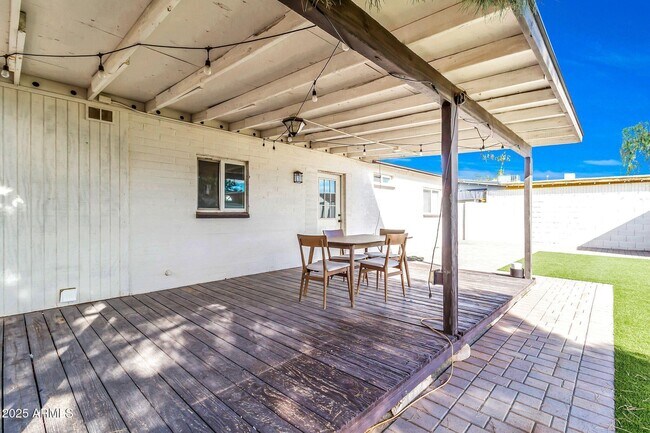 Building Photo - 449 E Harmony Ave