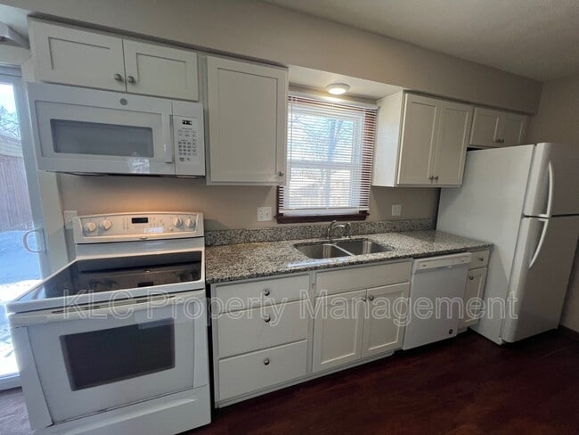 Building Photo - 6650 Holcomb Cir