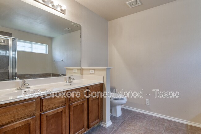 Building Photo - 130 Carmel Dr