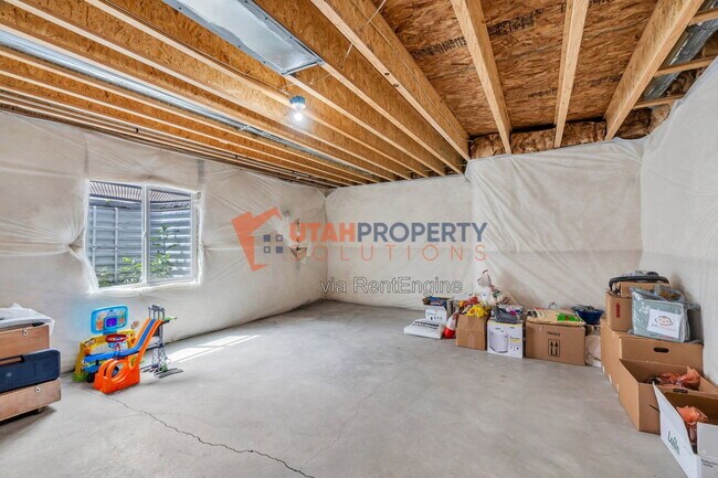 Building Photo - 213 W Prickly Pear Dr