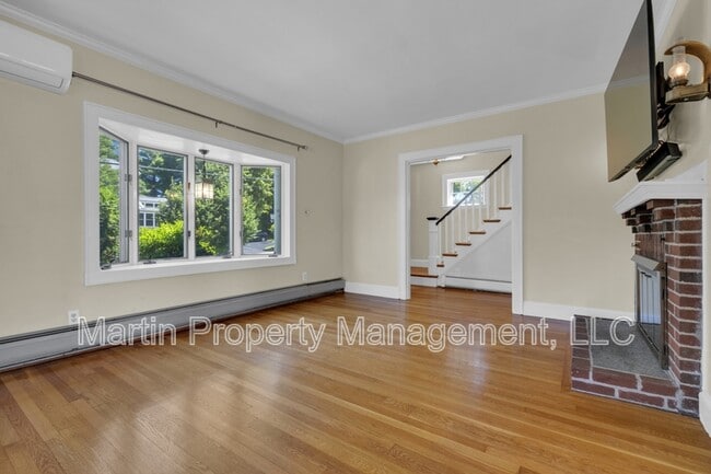 Building Photo - 184 William St