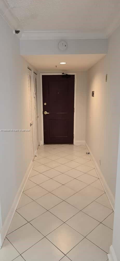 Building Photo - 2843 S Bayshore Dr