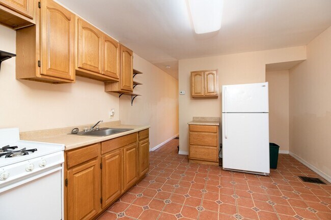 Building Photo - ???Walk to PENN & DREXEL | YARD!! | Front ...