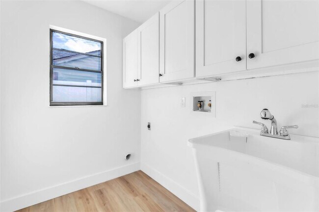 Building Photo - 1110 Woodcrest Ave