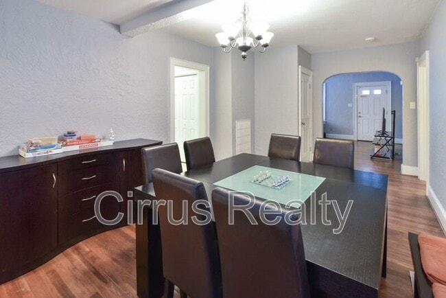 Building Photo - 10 Parkside Pl