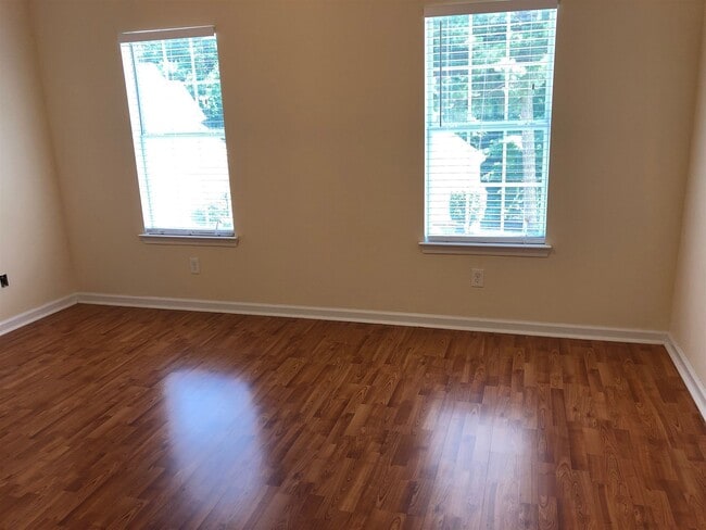 Building Photo - 638 N Fairfield Dr
