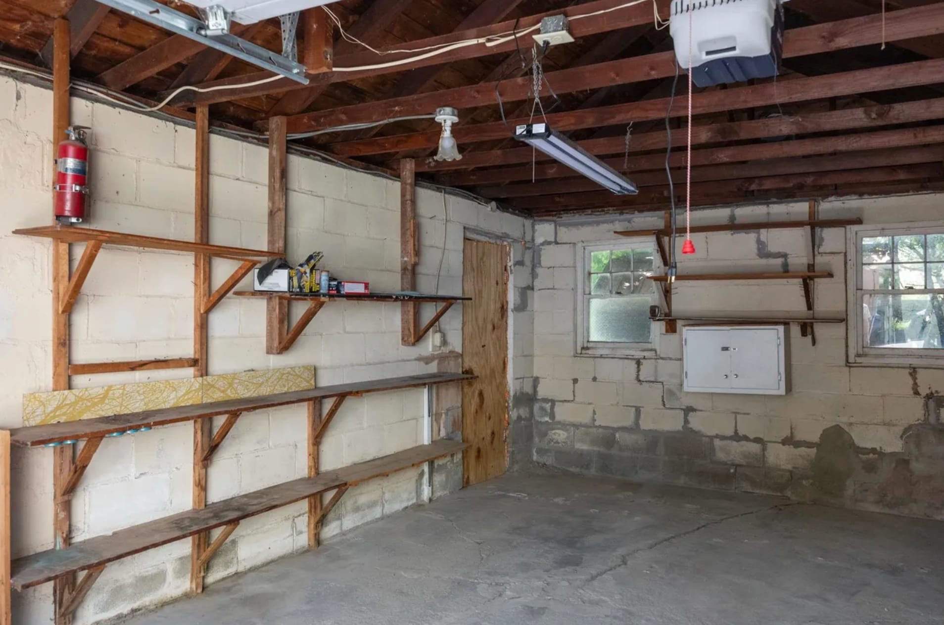 Garage with storage space - 47 Pitkin St