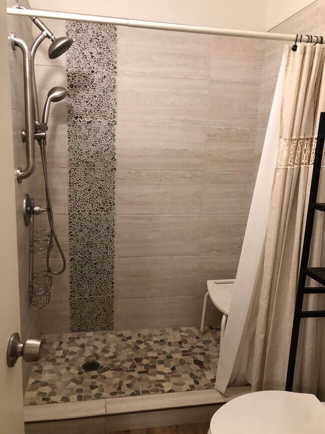 Building Photo - Welcome to this stunning 1-bedroom, 1.5-bathroom home located in Leisure World a 45+ Active Adult...