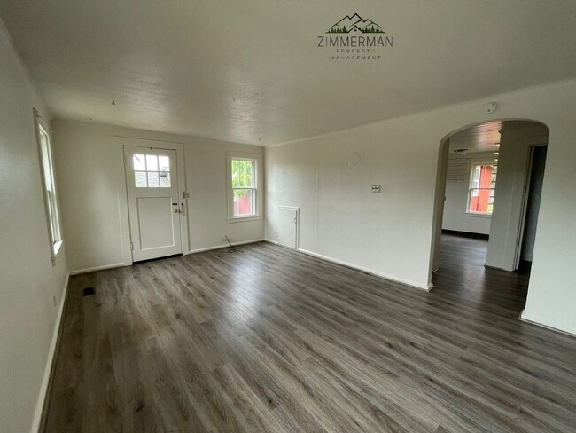 Building Photo - 2 Bedroom for Rent in Cottage Grove