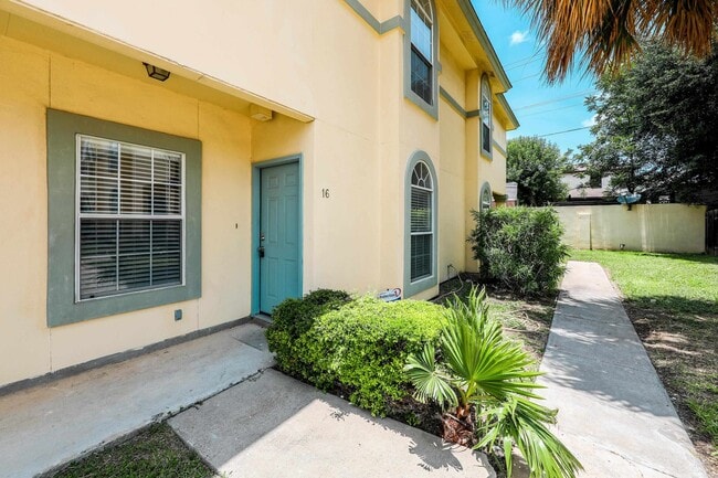 Building Photo - 1000 Ranchway Dr
