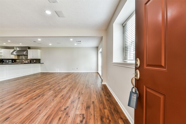 Building Photo - 304 Bellmar Ln
