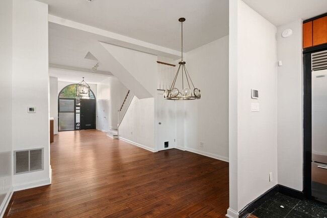 Building Photo - Incredible Rittenhouse Home